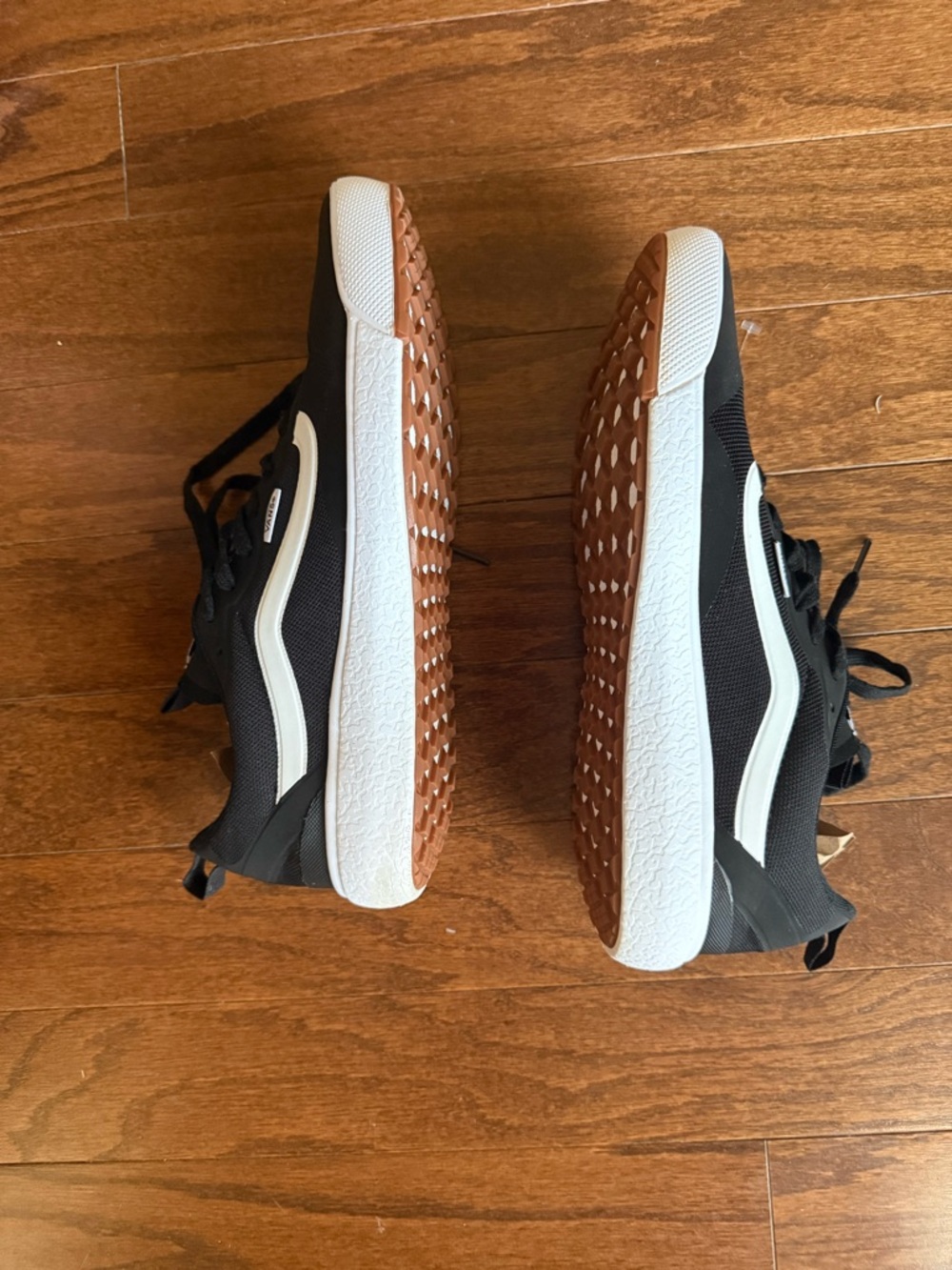 Vans Black Ultrarange Exo Sneakers size men’s 10.5 EUC - Picture 2 of 10